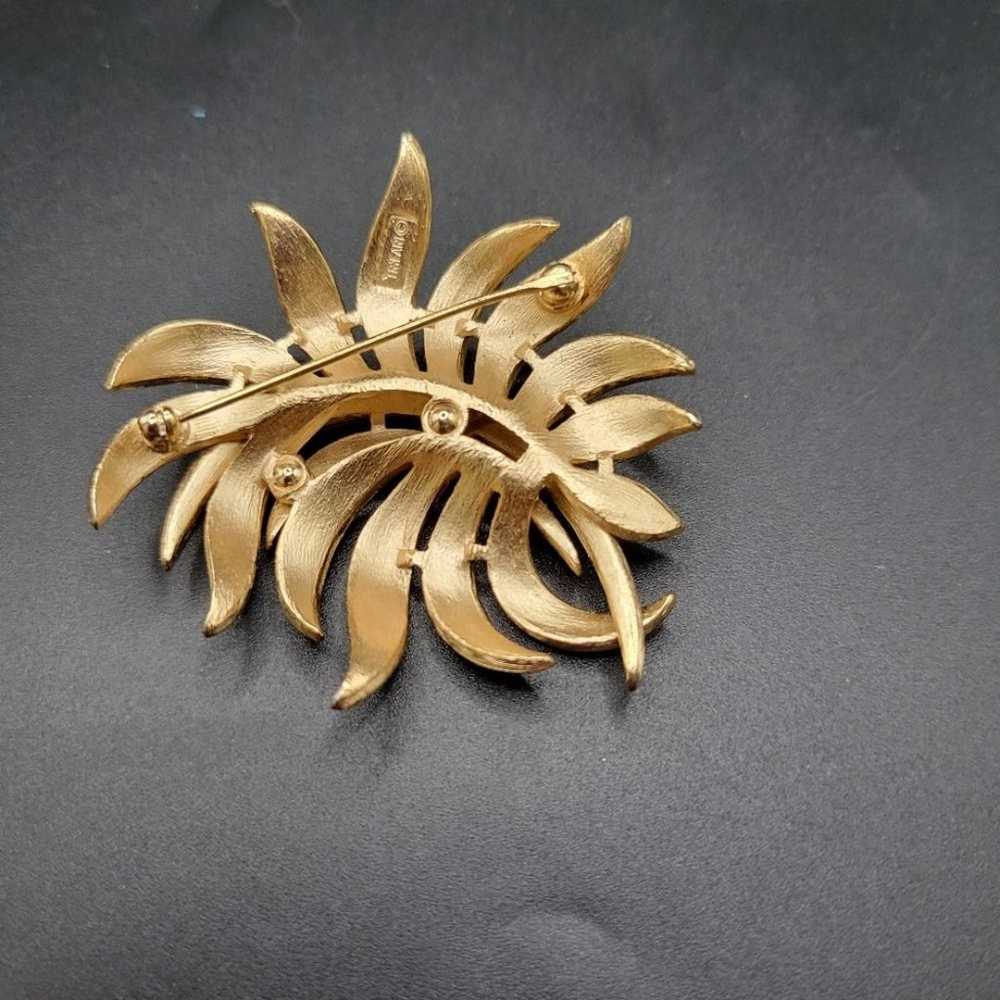 Vintage Crown Trifari Gold tone Statement Brooch - image 9