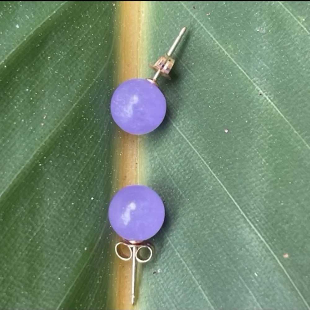 Solid 14K gold lavender jade stud earrings - image 3