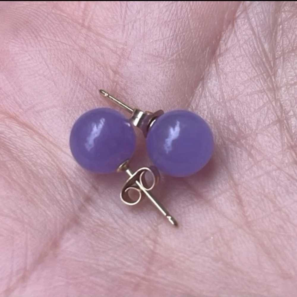 Solid 14K gold lavender jade stud earrings - image 5