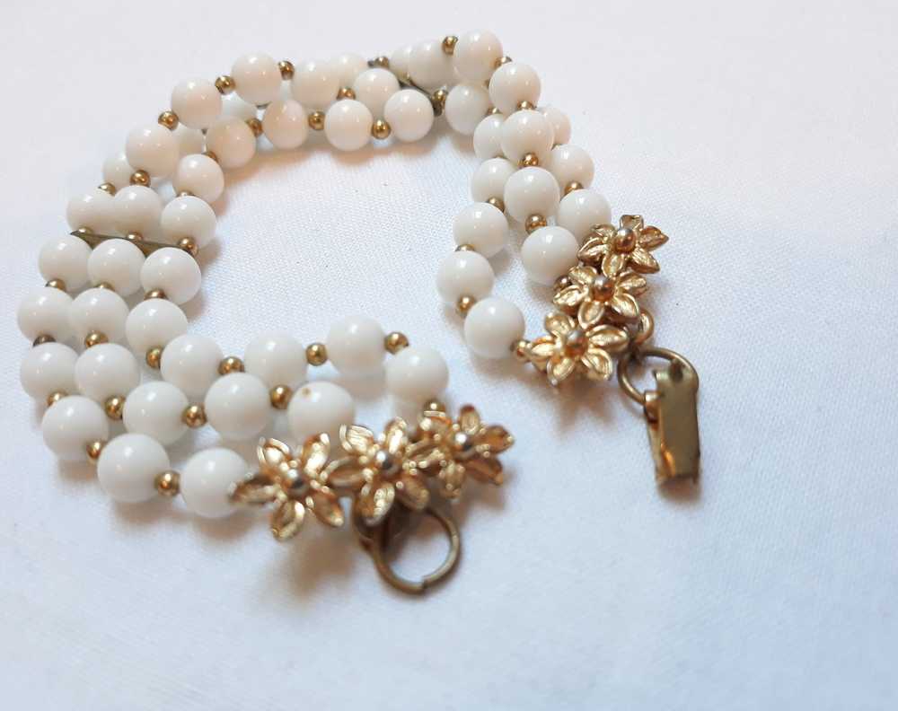 Stunning 1940s, Early 1950s Triple Strand White B… - image 3