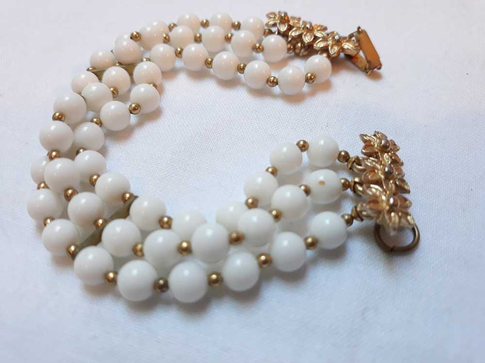 Stunning 1940s, Early 1950s Triple Strand White B… - image 4