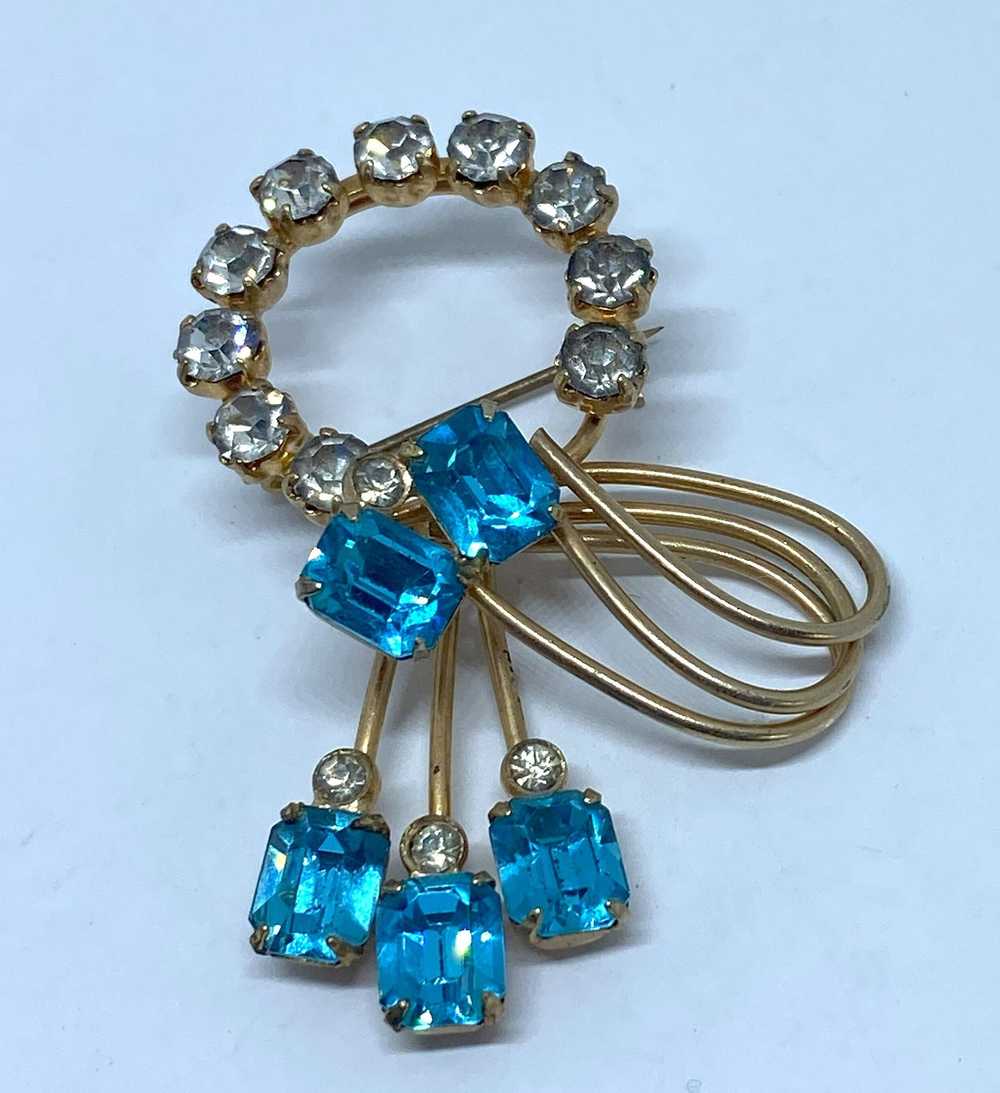 Vintage Teal Cabachon and Gold Tone Brooches - image 3