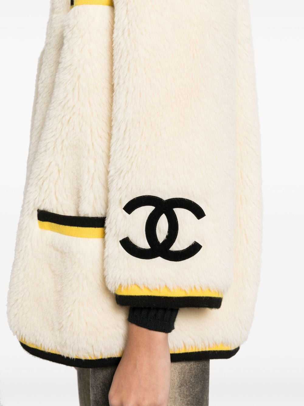 CHANEL Pre-Owned 1994 long-sleeved fur jacket - N… - image 5