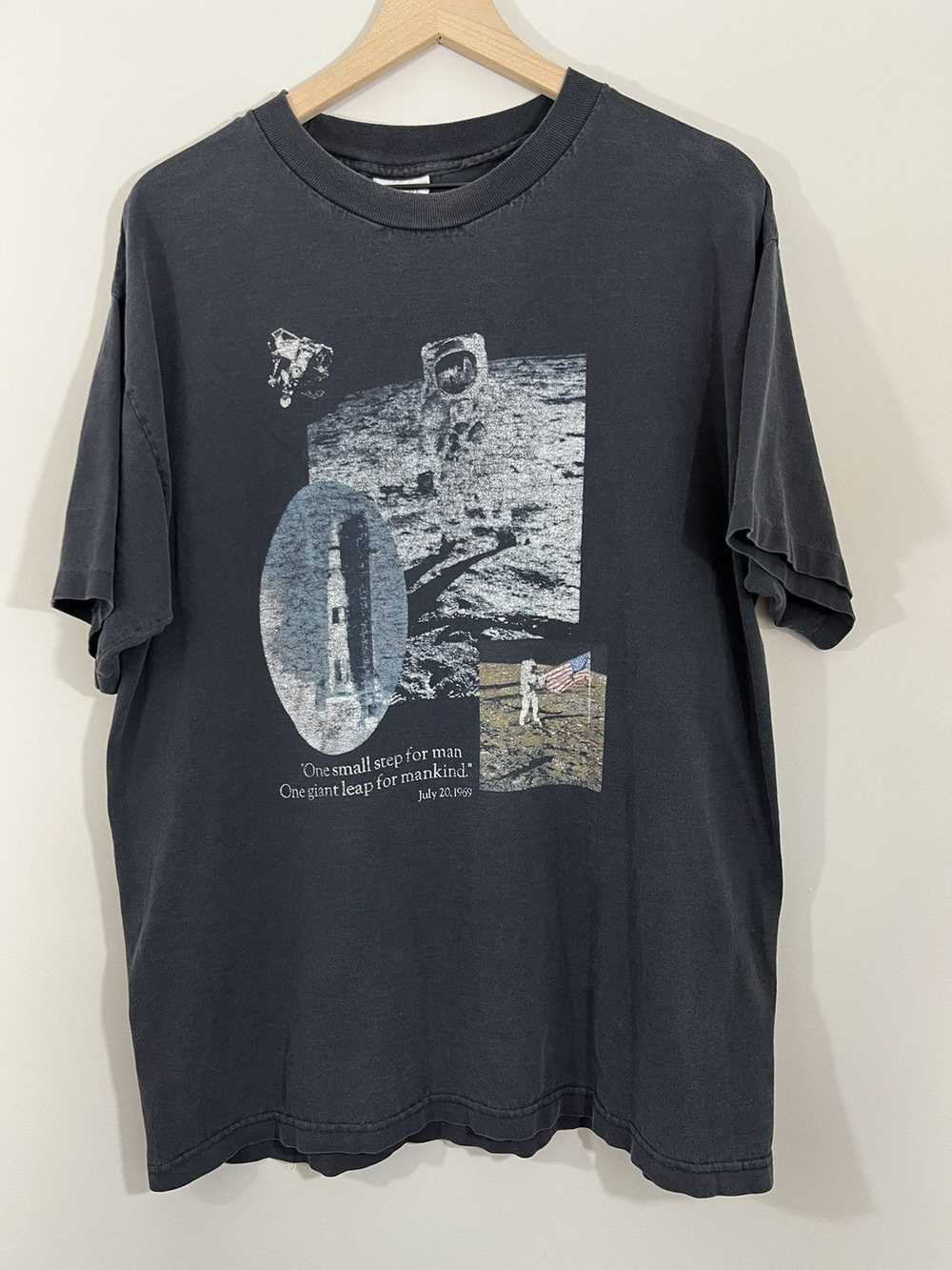 Vintage Moon Landing Sun Faded Apollo 11 Distress… - image 1