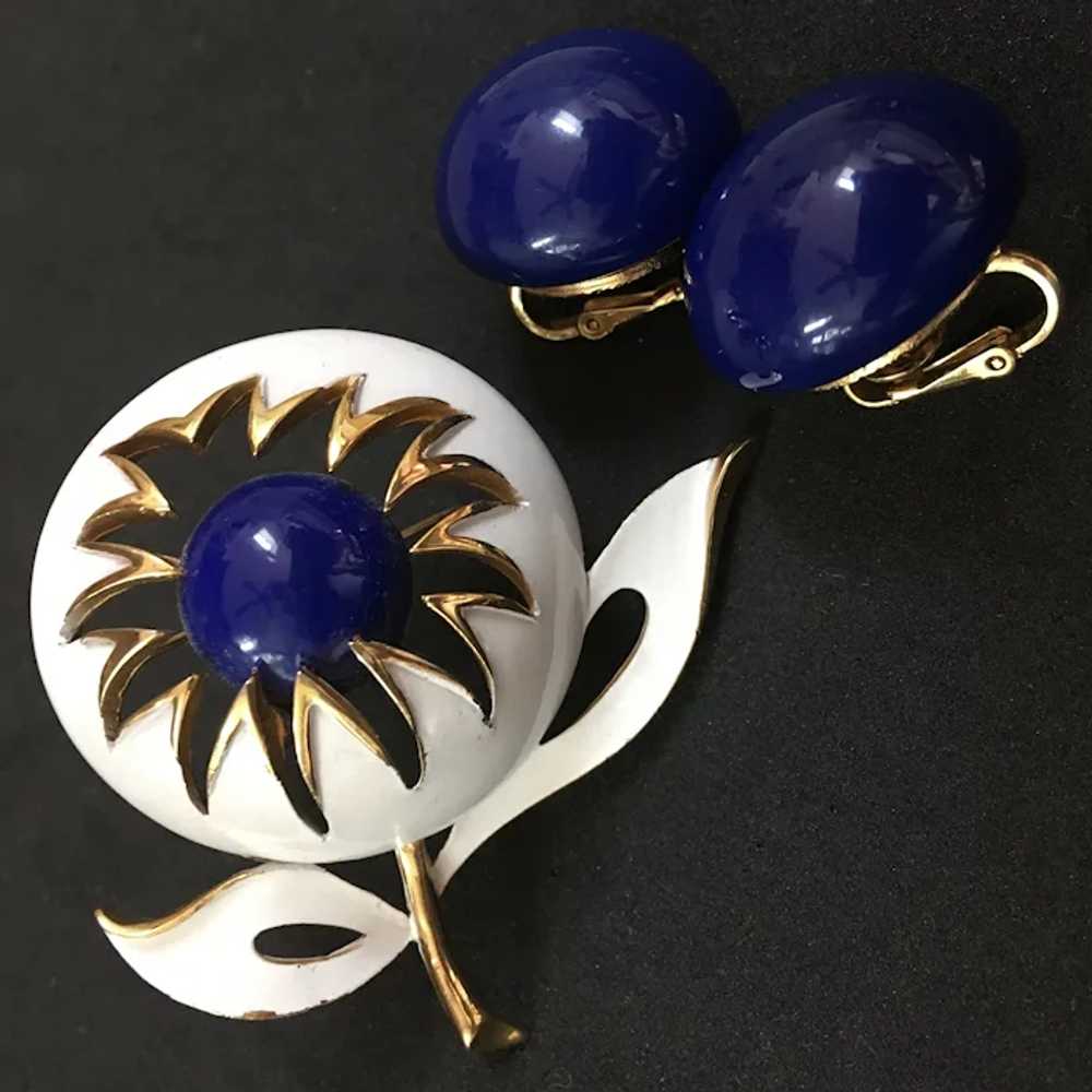 Crown Trifari Blue White MOD Flower Brooch Clip-O… - image 6