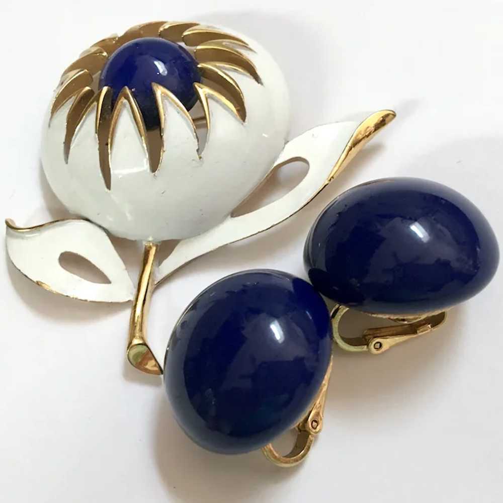 Crown Trifari Blue White MOD Flower Brooch Clip-O… - image 7