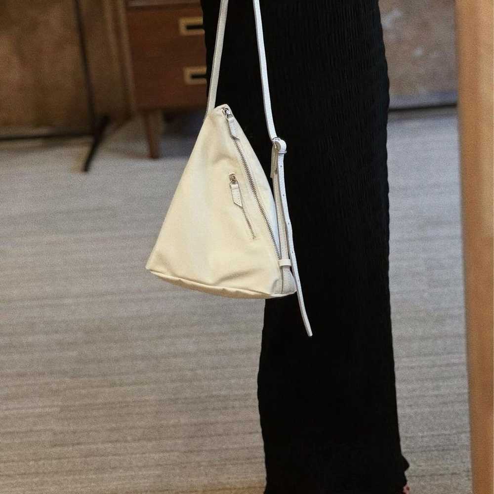 Triangular shoulder bag. - image 4