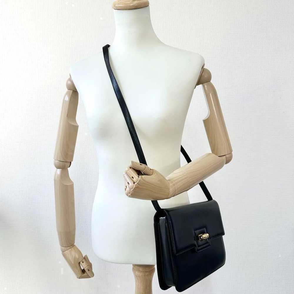 GUCCI Shoulder Bag Turn Lock Black Leather Vintage - image 2