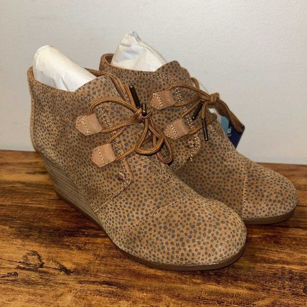 Toms Kala Desert Wedge Lace Up Bootie Suede Leopa… - image 1