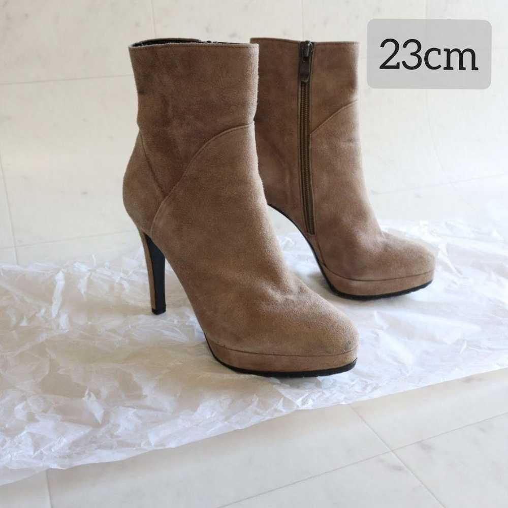 Y204) Excellent Condition ★ DIANA Suede Short Boo… - image 1