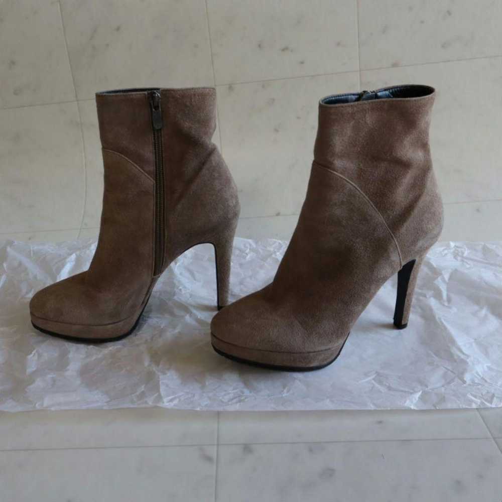 Y204) Excellent Condition ★ DIANA Suede Short Boo… - image 3