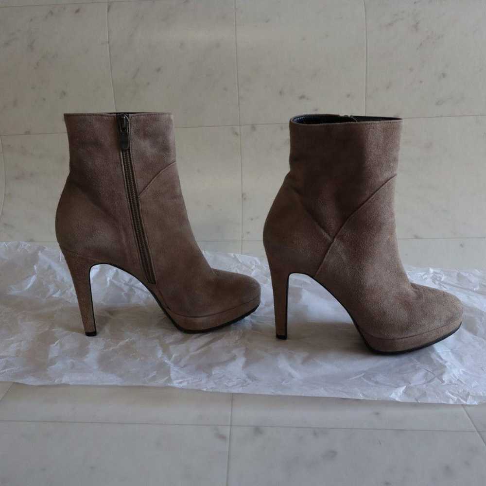 Y204) Excellent Condition ★ DIANA Suede Short Boo… - image 5