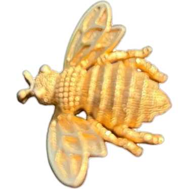 Vintage 1975 Avon Gold-Tone Bee Brooch Pin - image 1