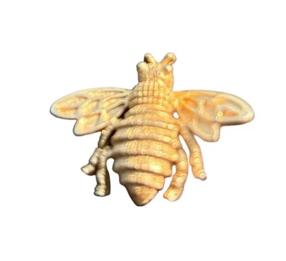 Vintage 1975 Avon Gold-Tone Bee Brooch Pin - image 3