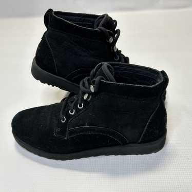 UGG BETHANY SLIM CLASSIC BLACK SUEDE/ SHEEPSKIN BO