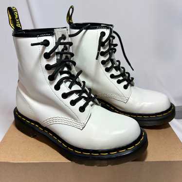 Dr. Martens 11821 White womens 6 great condition!