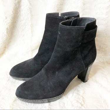 Stuart Weiztman black suede side zip booties size 