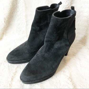 Stuart Weiztman black suede pull on booties size 7