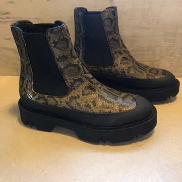 {New} Aquatalia Holly Snake Print Chelsea Boots 7.