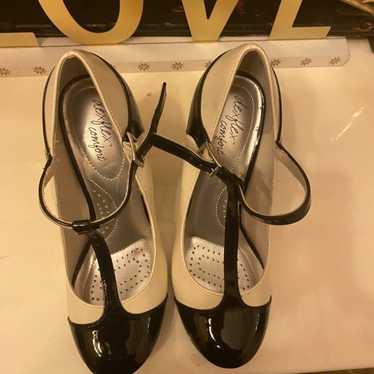 NWOT DEFLEX COMFORT BLACK & WHITE MARY JANES SIZE… - image 1