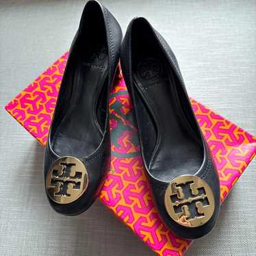 Tory Burch pumps, black, size 6.