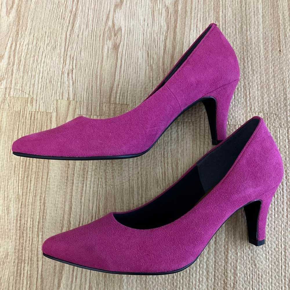 Brand new unused Esperanza pink suede pumps with … - image 2