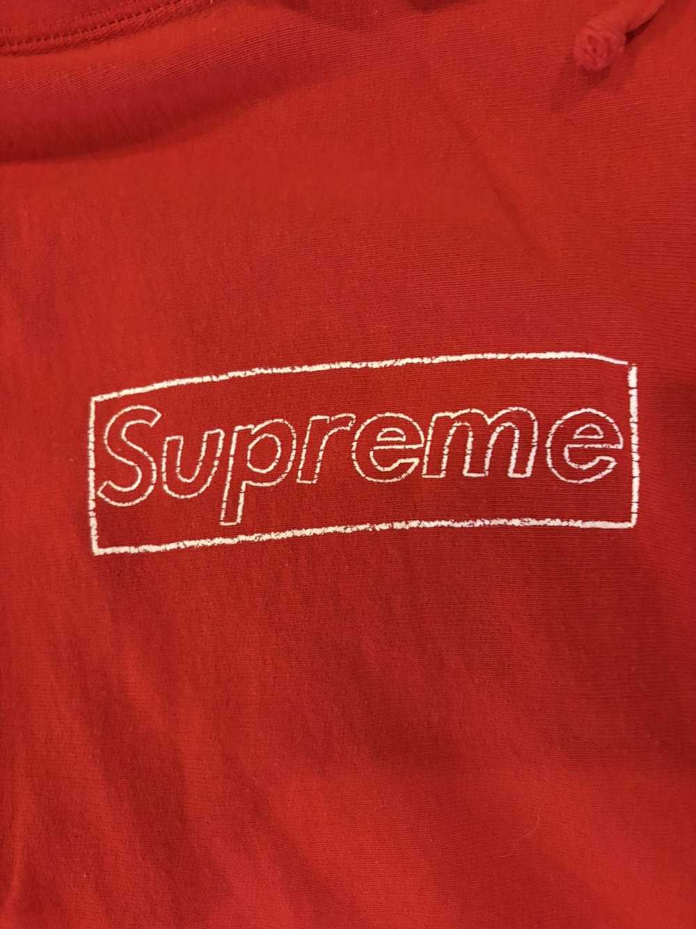 Kaws × Supreme Supreme KAWS Chalk Box Logo - Red - image 2