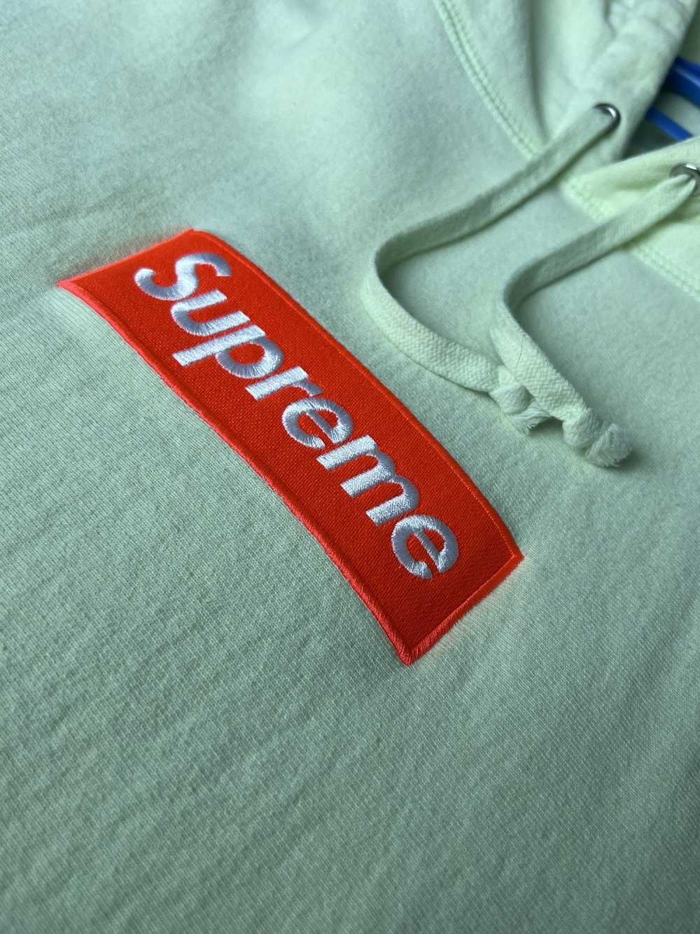 Supreme Supreme Box Logo Hoodie FW17 - image 2