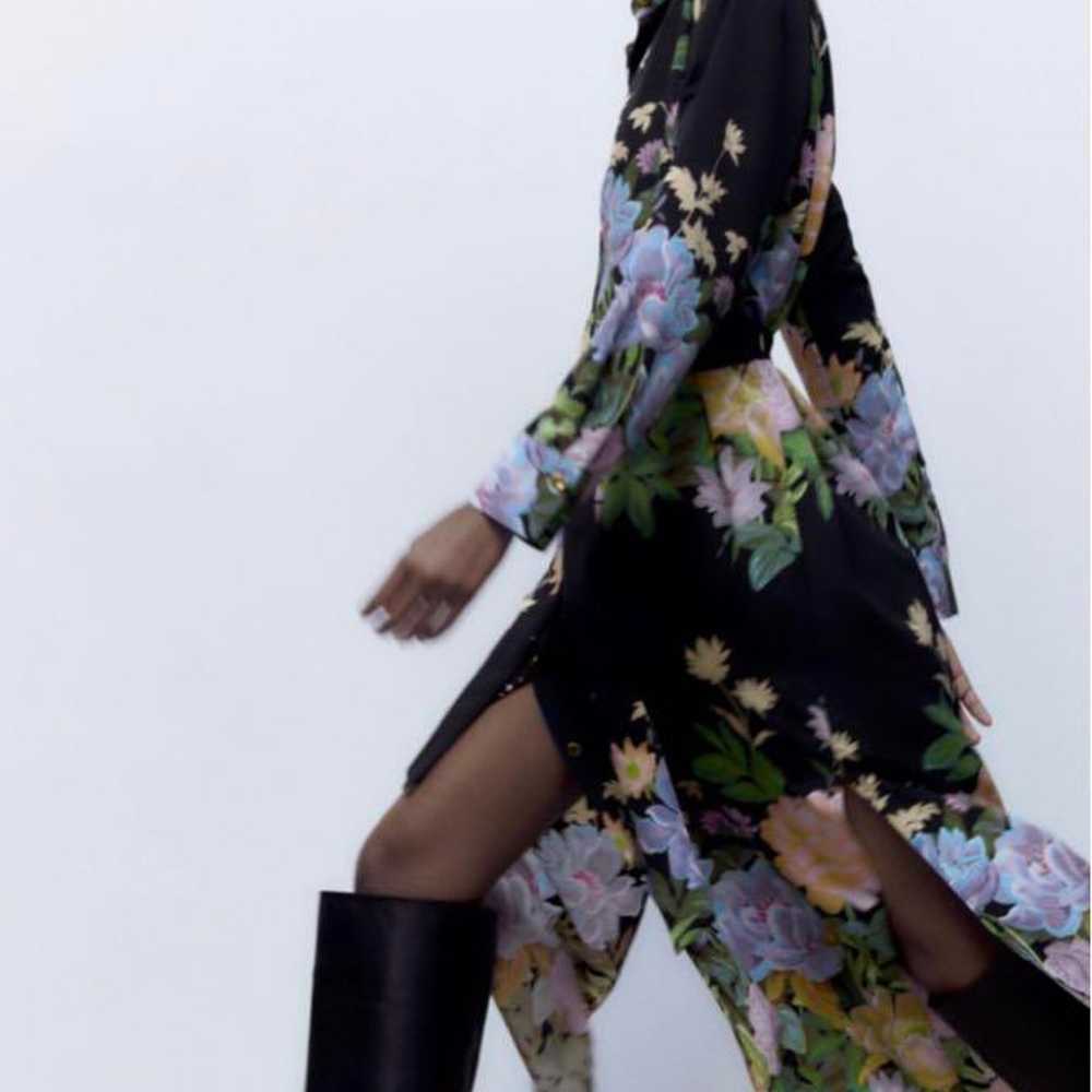 Black floral print midi shirt dress with belt - image 3