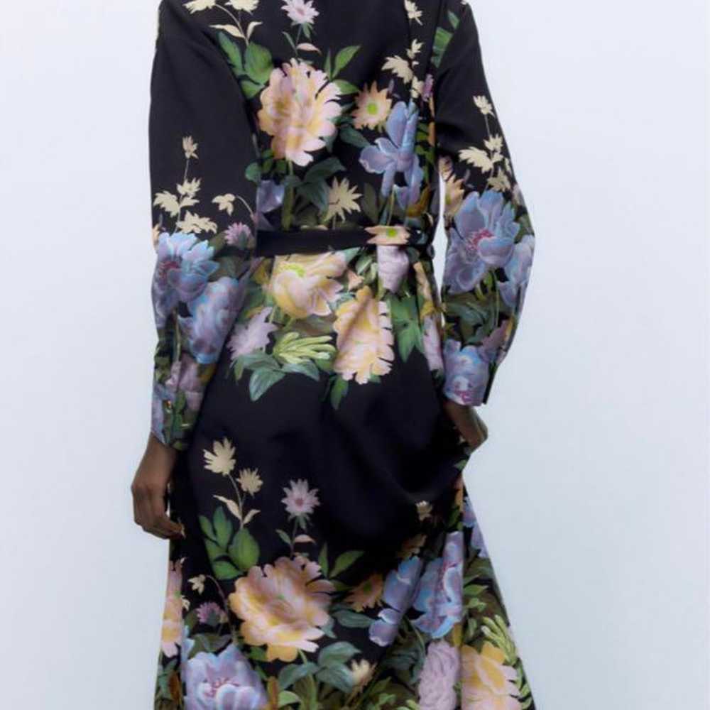 Black floral print midi shirt dress with belt - image 4