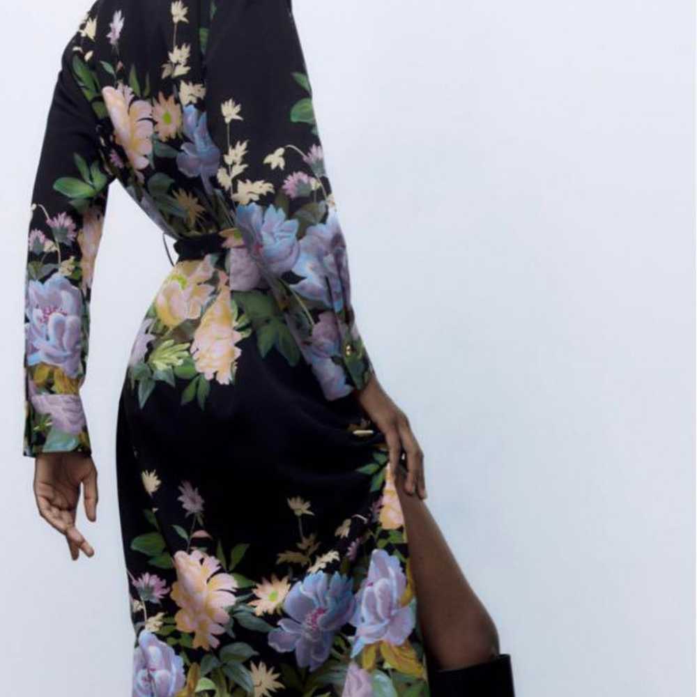 Black floral print midi shirt dress with belt - image 5