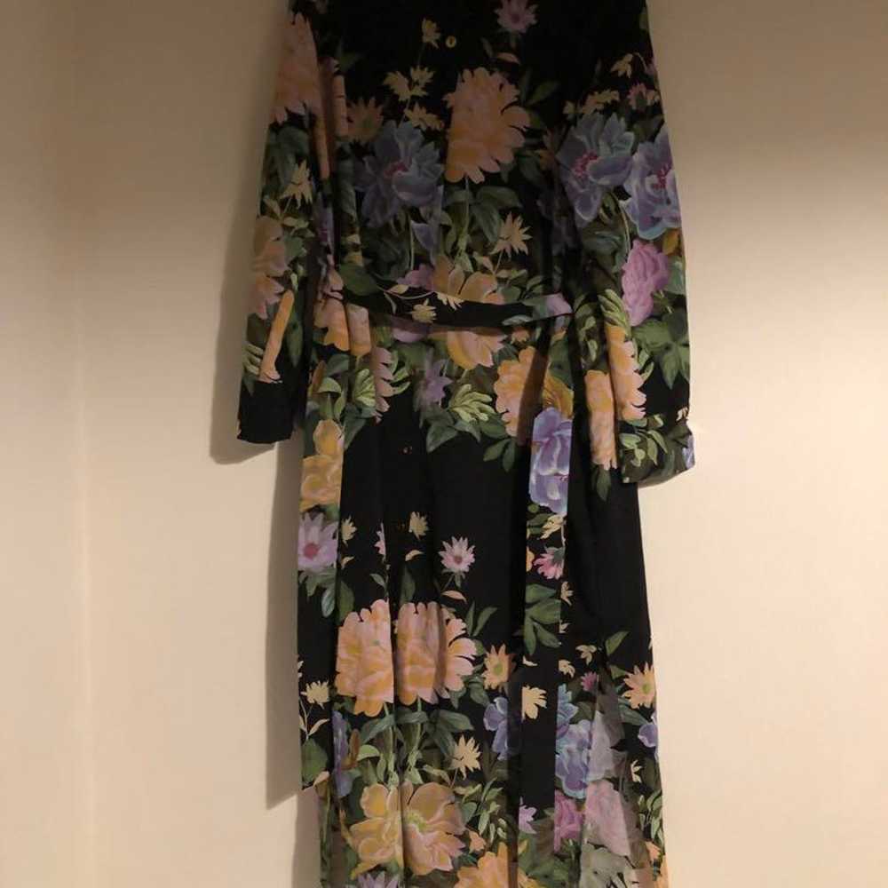 Black floral print midi shirt dress with belt - image 9