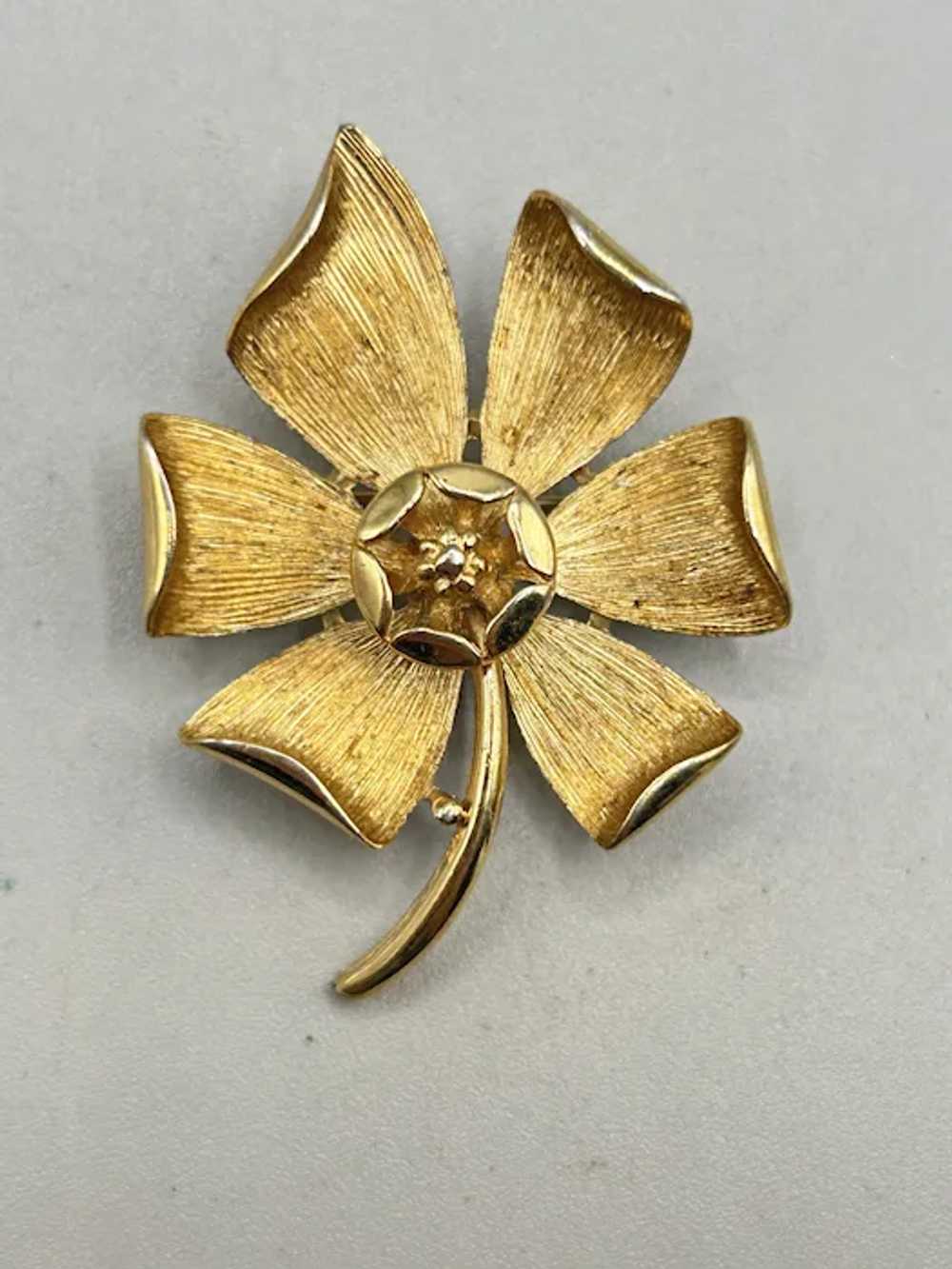 Vintage Monet Gold Tone Stem Flower Brooch Pin Te… - image 2