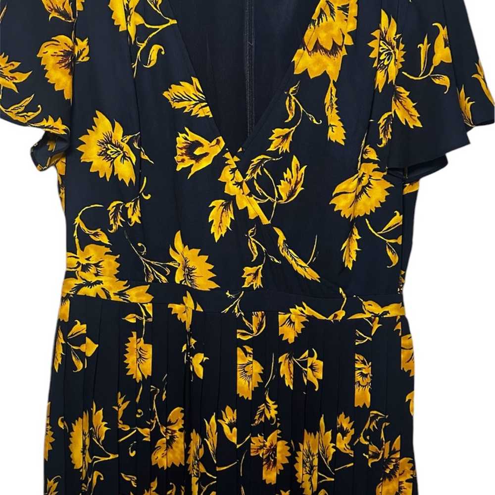 J Crew Dress  Yellow Flowers On Navy Size 6 Midi … - image 7