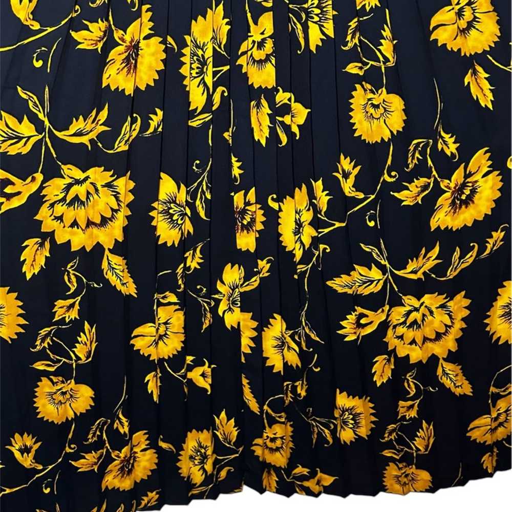 J Crew Dress  Yellow Flowers On Navy Size 6 Midi … - image 9