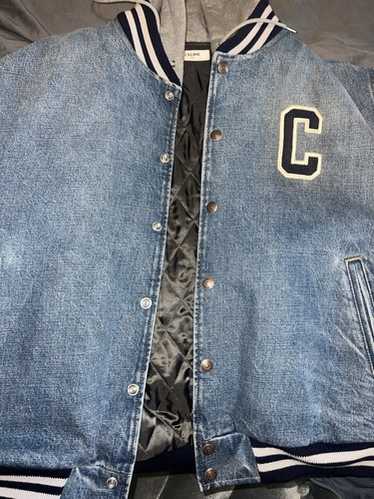 ジャケット CELINE  Jeans jacket with Triomphe buttons RV0DX789D-CBF8_1_SS25_P1_M.tif
