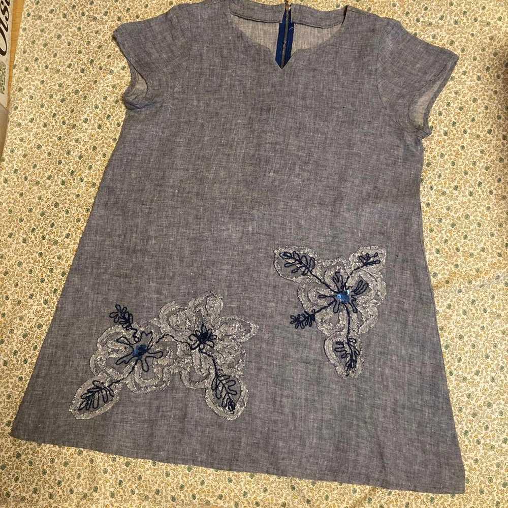 Tobel Grey Linen Floral Embroidery Short-Sleeved … - image 2