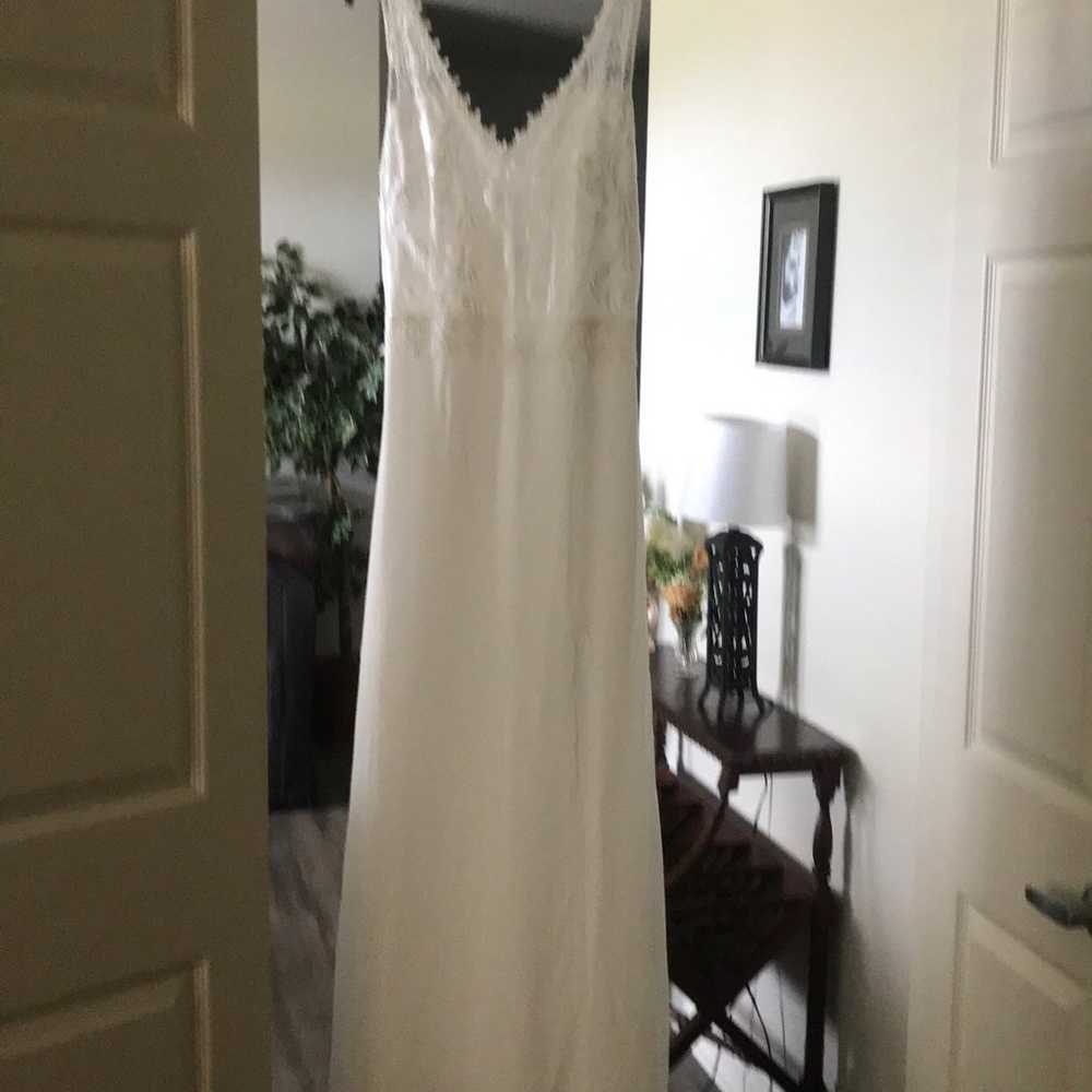 A-Line wedding dress ivory size 8/10 - image 1