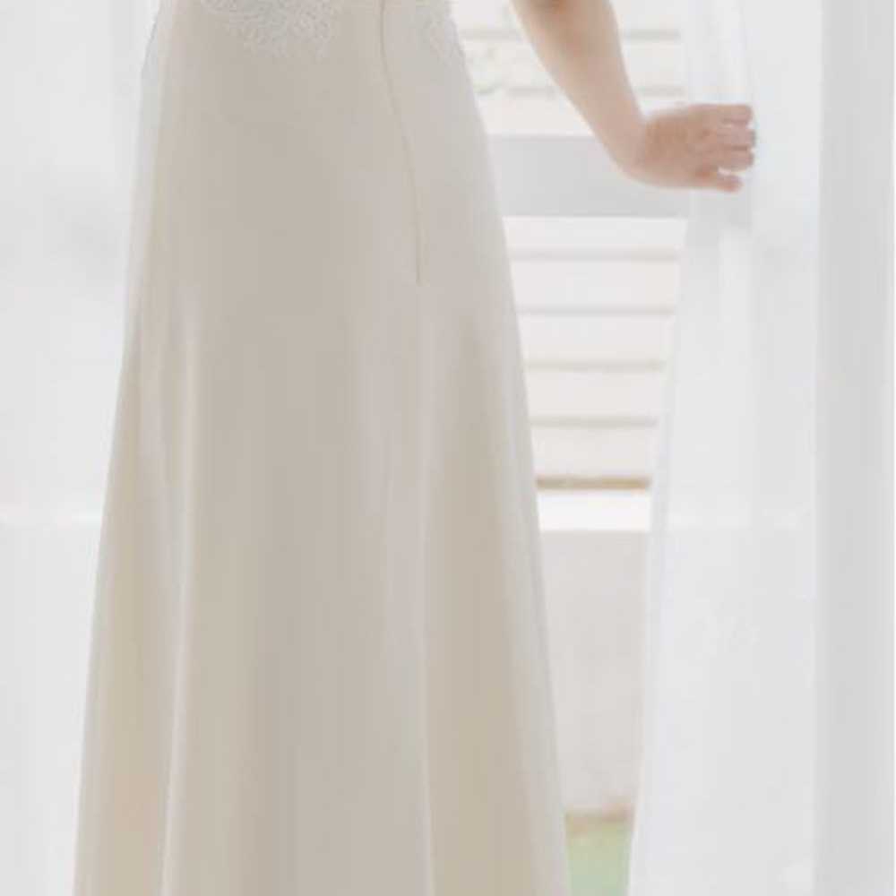 V-neck sleeveless beige wedding dress. - image 5