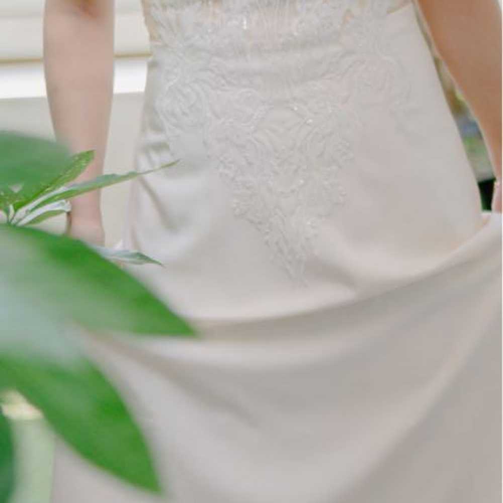 V-neck sleeveless beige wedding dress. - image 6