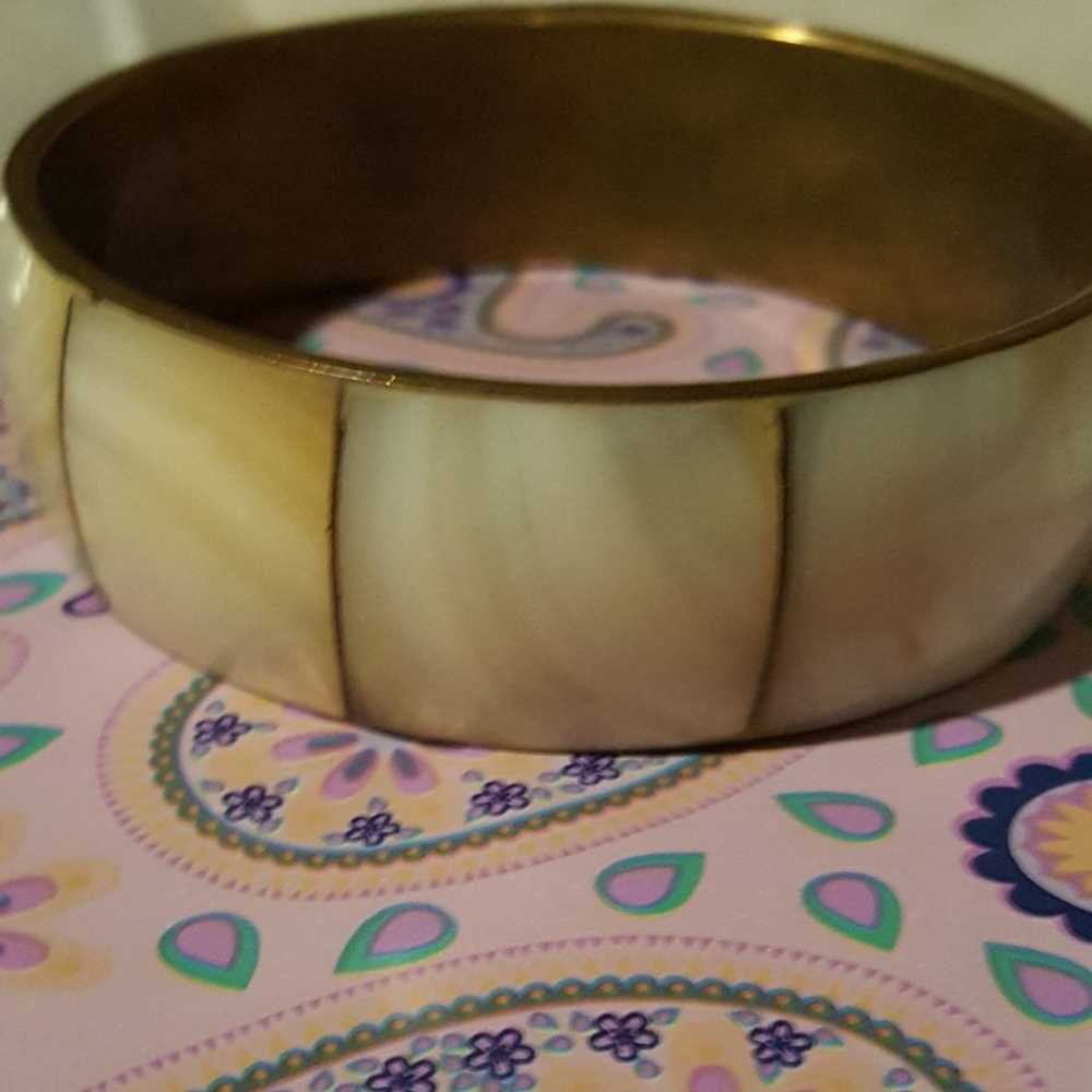 Super cute vintage white abalone bangle! - image 1