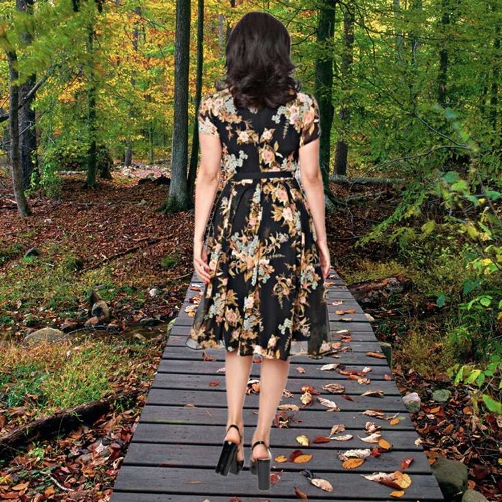 Unique Vintage Fit & Flare Floral Midi Dress Mode… - image 3