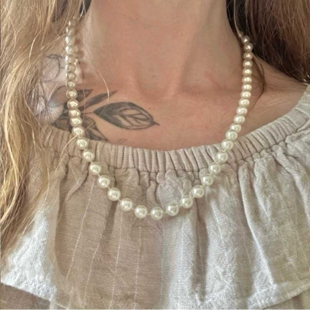 White Pearl Necklace Vintage “Delphine”  22.5” Ha… - image 7