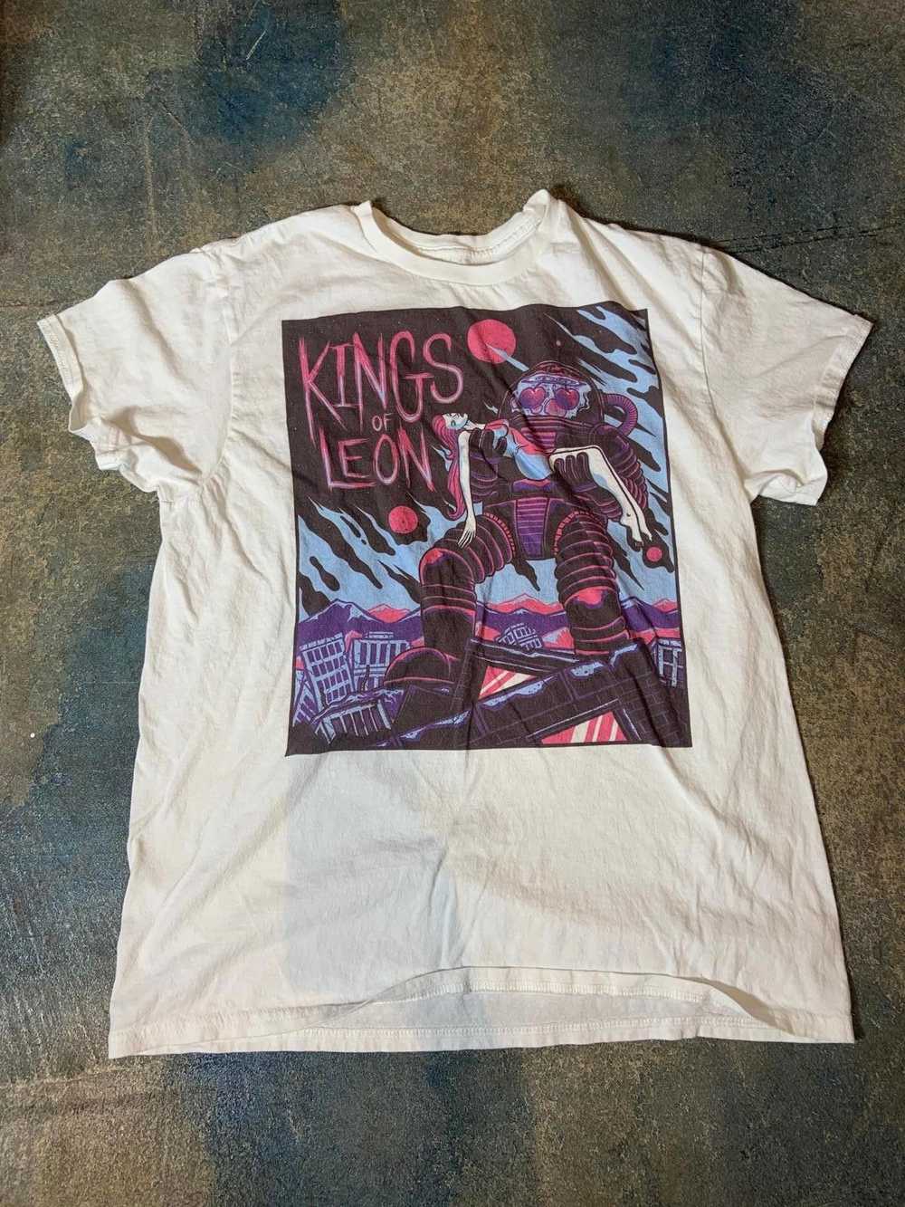 Designer Kings of Leon PreOwned Large Graphic Ban… - image 2