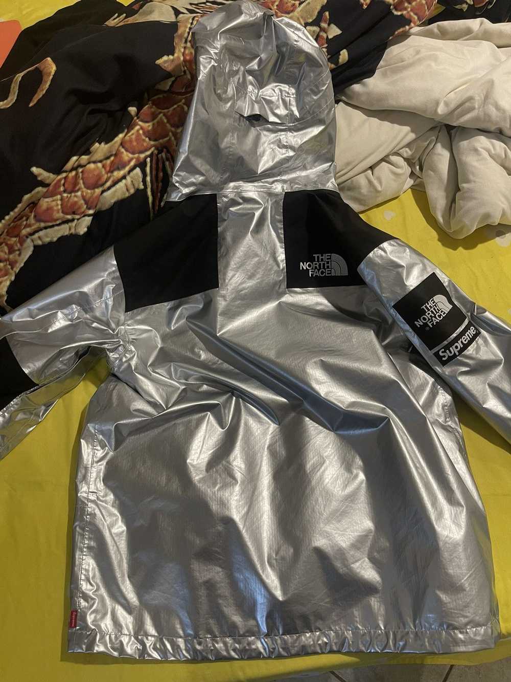 Supreme × The North Face Supreme TNF metallic mou… - image 2