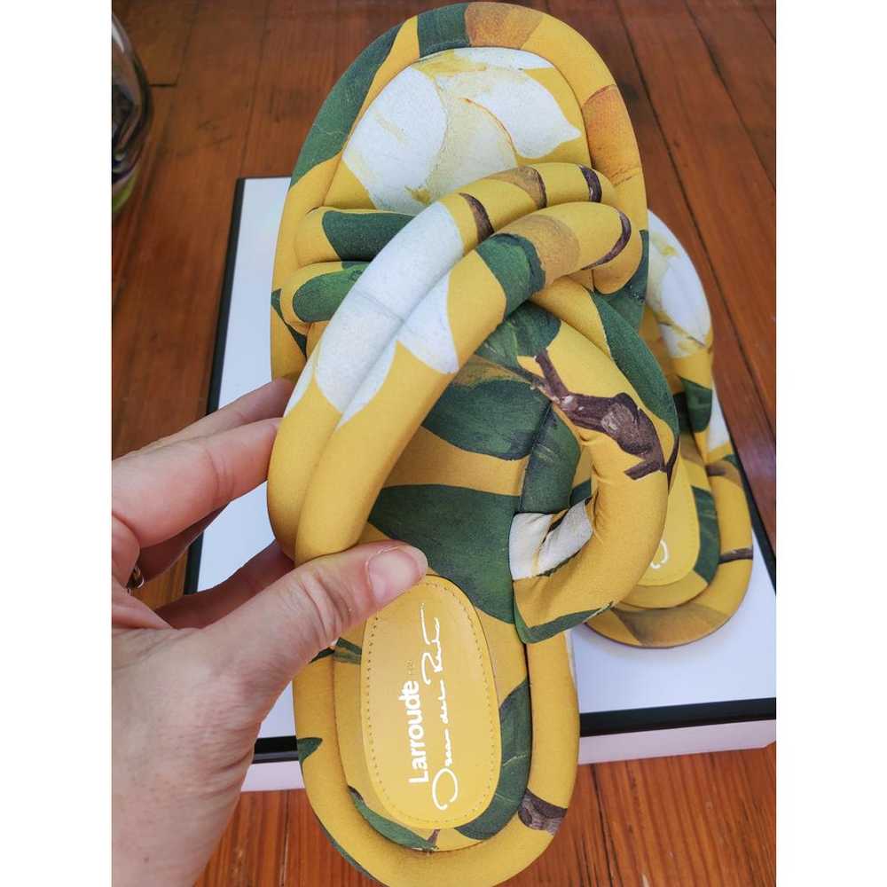 Oscar De La Renta Cloth flip flops - image 4