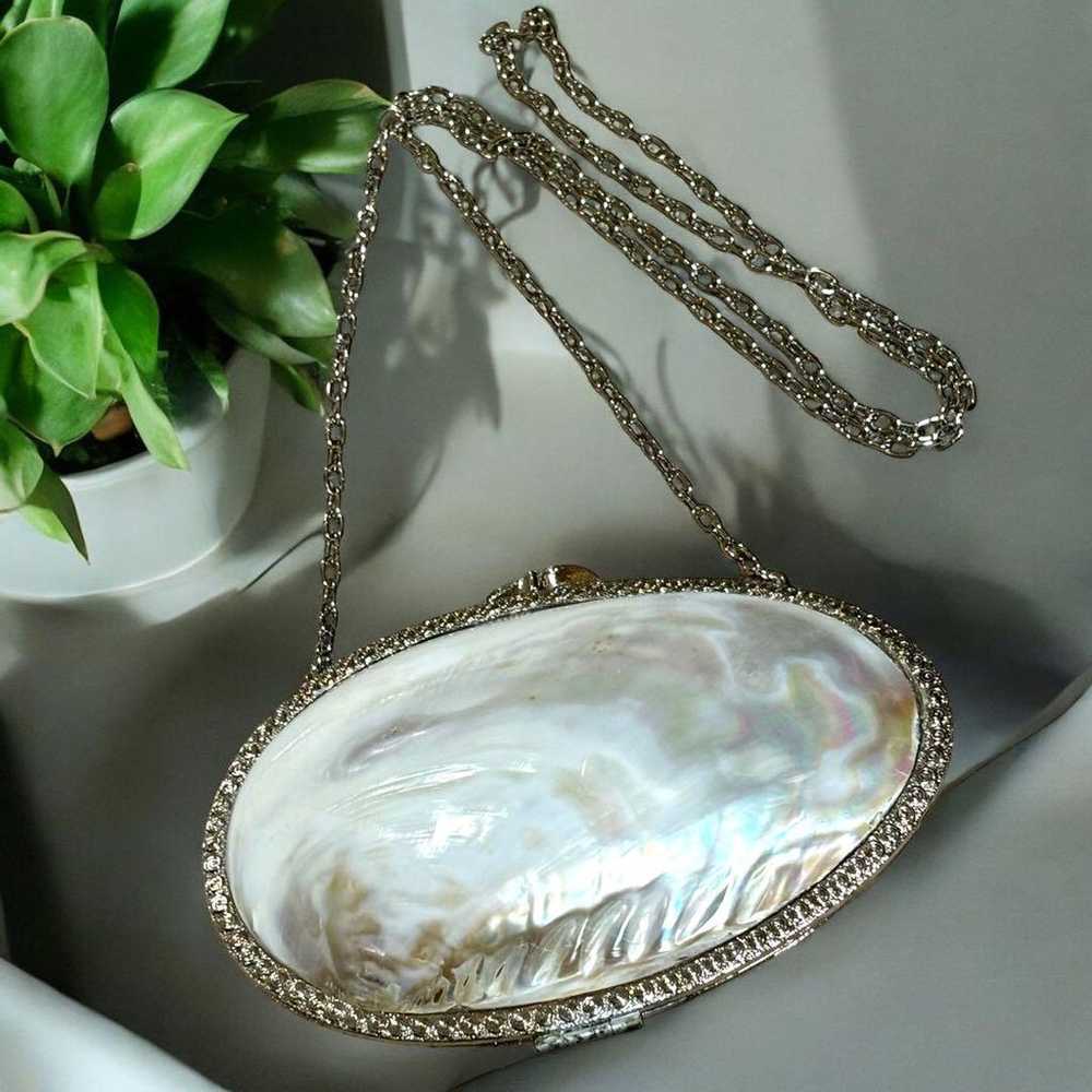 Oval-shaped party bag made of pearl oyster shell … - image 1