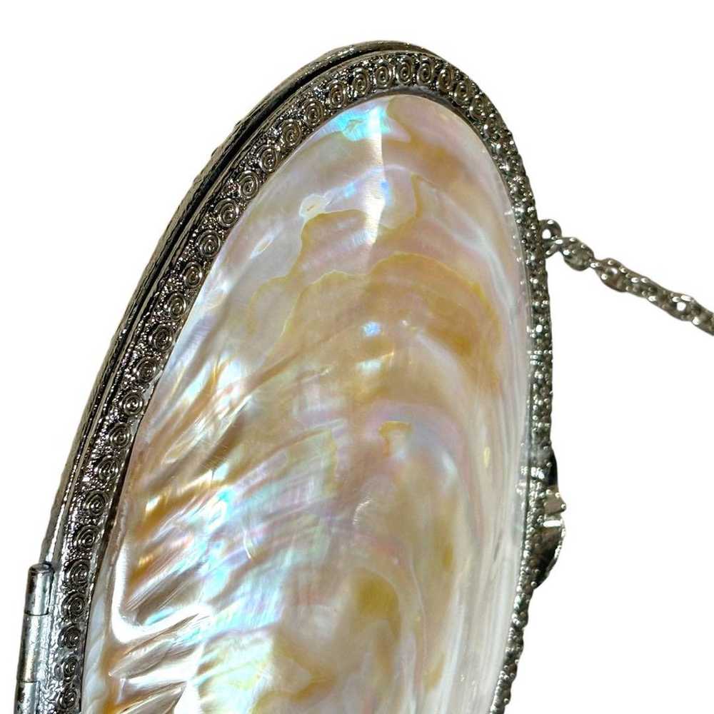 Oval-shaped party bag made of pearl oyster shell … - image 3