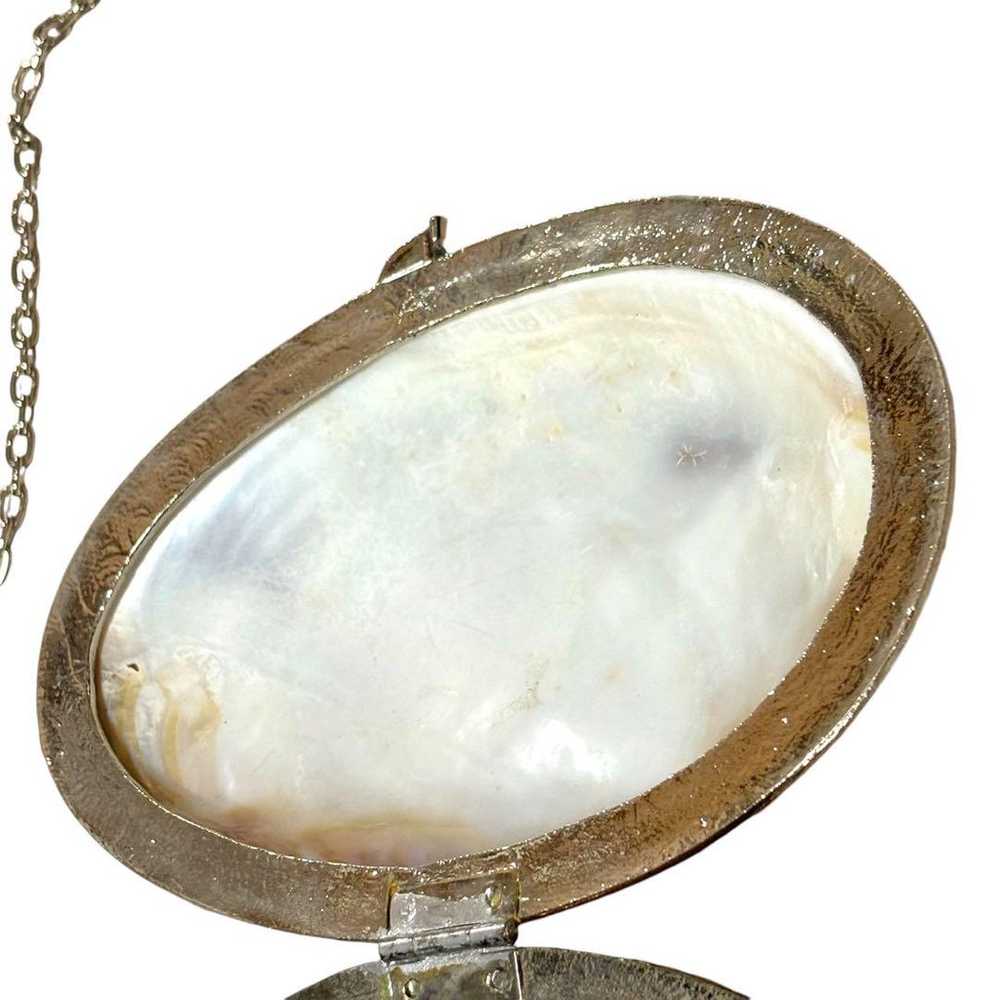 Oval-shaped party bag made of pearl oyster shell … - image 9