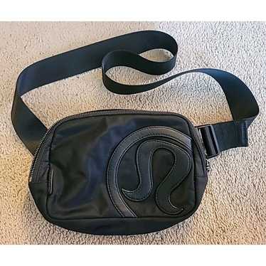 Lululemon Everywhere Belt good Bag Original OG 1L Black Rare EUC